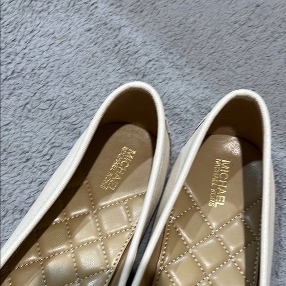 New Michael Kors Cream Ballet Flats - Picture 7 of 12